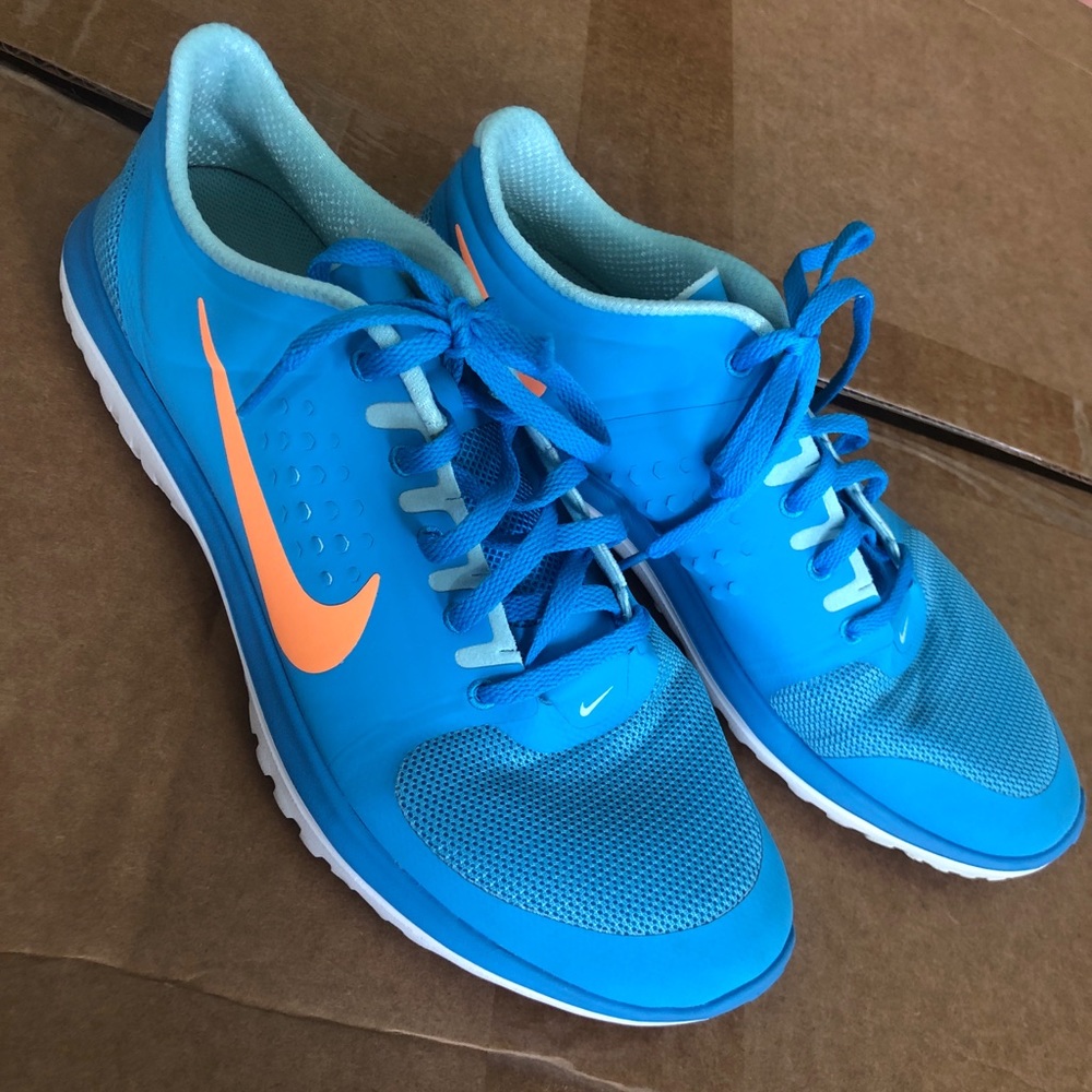 Nike Tennis Shoes